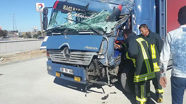 Kulu'da Kamyon Kamyona Arkadan Çarptı : 1 Yaralı
