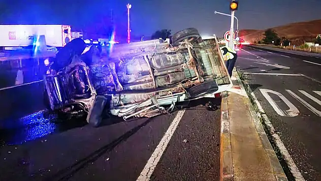 Kulu'da kamyonet ile tır çarpıştı: 1 yaralı
