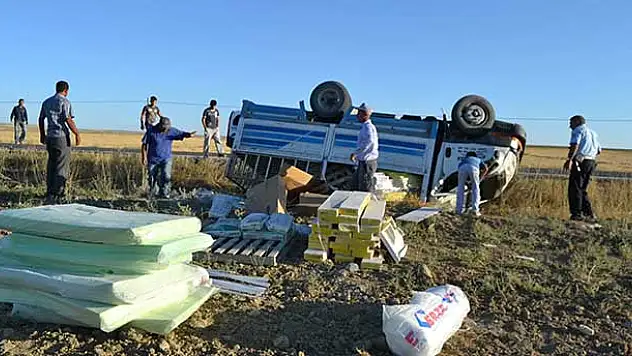 Kulu'da Kamyonet Şarampole Yuvarlandı: 3 yaralı