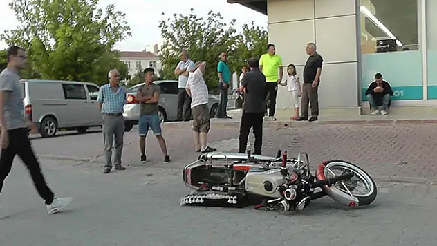 Kulu'da kaza yapan sürücü motosikletini bırakıp kaçtı