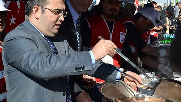 Kulu'da Kızılay Şubesi'nden Aşure Dağıtımı