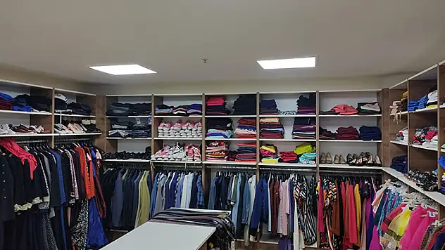 Kulu'da Kızılay tarafından ihtiyaç sahiplerine yönelik giyim mağazası açıldı
