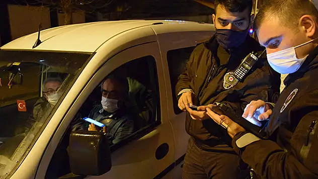 Kulu'da Kovid-19 tedbirlerine uymayan 4 kişiye ceza kesildi