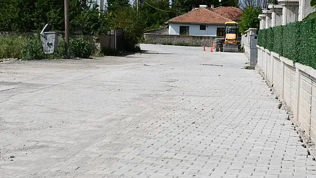 Kulu'da mahallelere kilitli parke taşı seriliyor
