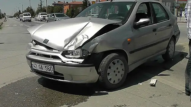Kulu'da minibüs ile otomobile çarpıştı