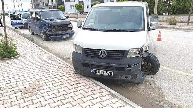Kulu'da minibüslerin çarpıştığı kaza ucuz atlatıldı