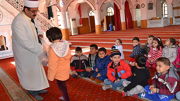Kulu'da minik öğrencilerden cami ziyareti