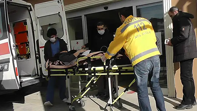 Kulu'da otomobil bariyerlere çarptı: 1 yaralı
