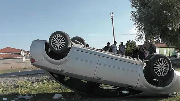 Kulu'da otomobil takla attı: 2 yaralı