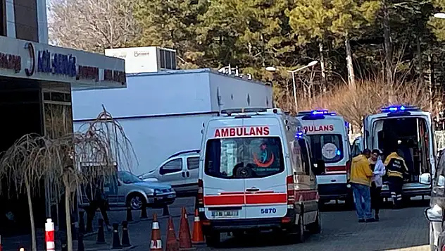 Kulu'da şiddetli yağmur sonrası oluşan taşkında minibüs devrildi: 6 yaralı
