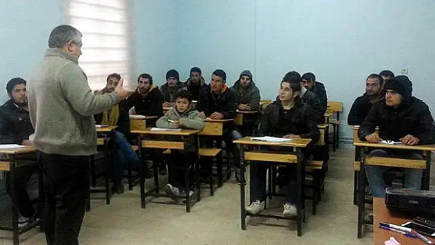 Kulu'da Suriyelilere Türkçe eğitimi