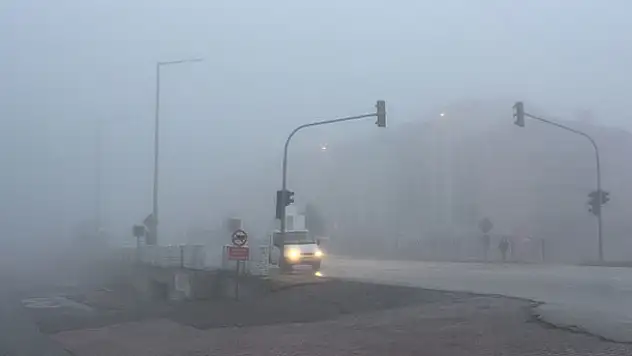 Kulu'da trafiğe sis engeli! Göz gözü görmedi