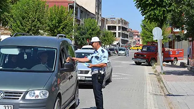 Kulu'da Trafik Polisinden Broşürlü Uyarı