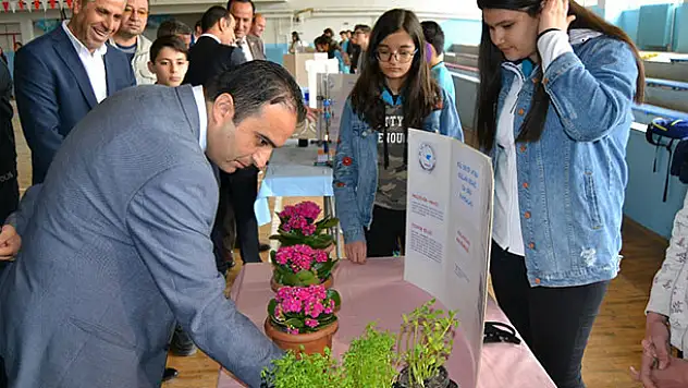 Kulu'da TÜBİTAK 4006 Bilim Fuarı sergilendi