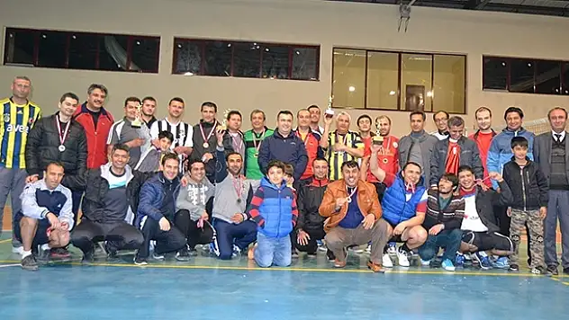 Kulu'da voleybol turnuvası