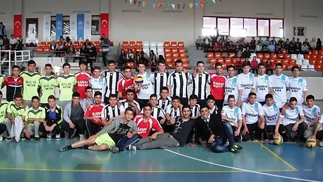 Kulu'da Voleybol Ve Futbol Turnuvaları tamamlandı