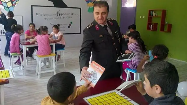 Kulu Garnizon Komutanından 100. İlkokuluna 150 Kitap