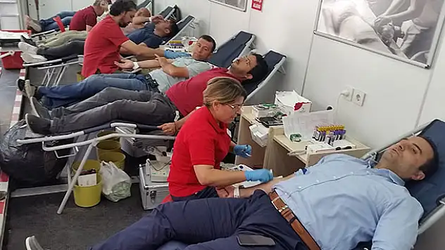 Kulu Kaymakamı Budan'dan kan bağışına destek
