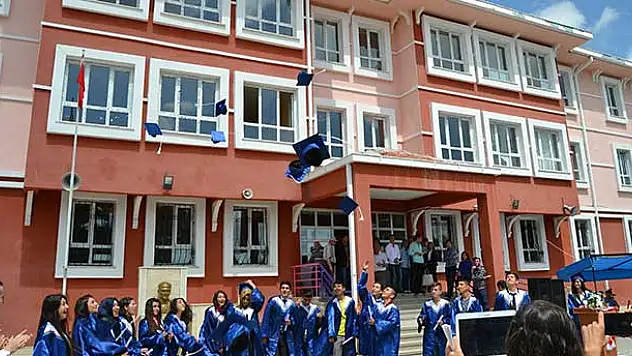 Kulu Metem'de Mezuniyet Töreni