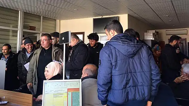 Kulu Nüfus Müdürlüğü'nde yeni kimlik kartı yoğunluğu
