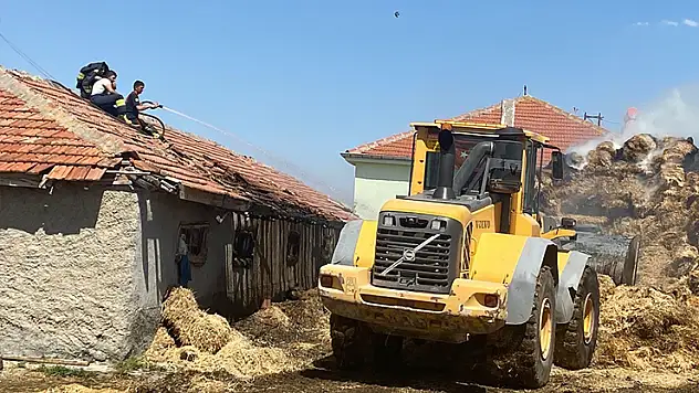 Kulu'da 2 bin saman balyası yandı