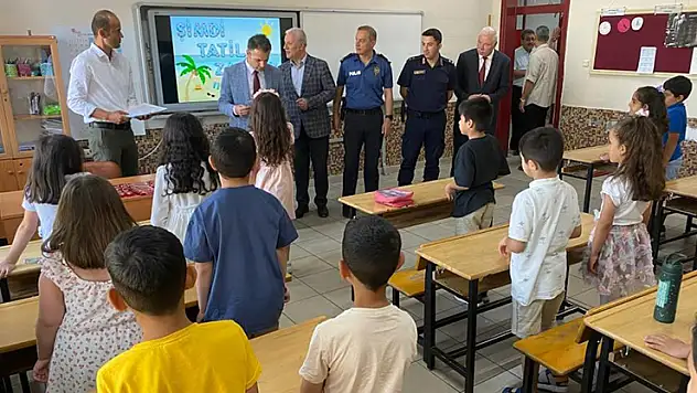 Kulu'da 7 bin 600 öğrenci karne heyecanı yaşadı