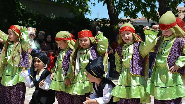 Kulu'da anaokulu öğrencilerinden Anneler Günü etkinliği
