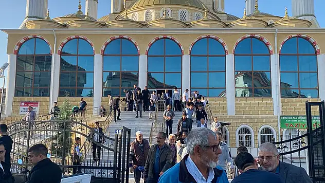 Kulu'da bayram namazında camiler doldu