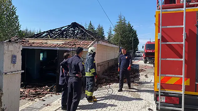 Kulu'da garajın çatısında korkutan yangın