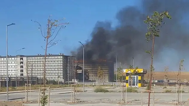 Kulu'da inşaat halindeki yurt binasında yangın paniği
