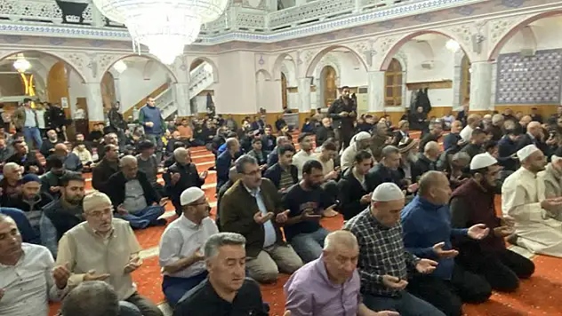 Kulu'da Kadir Gecesinde camiler doldu
