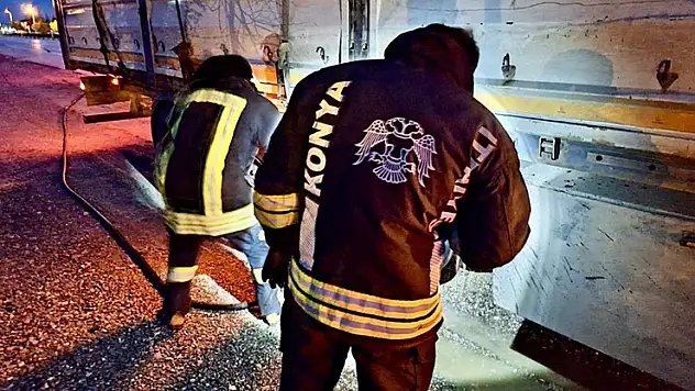 Kulu'da kereste yüklü tırdan dumanlar yükseldi, itfaiye müdahale etti