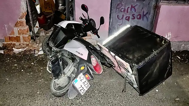 Kulu'da motosiklet duvara çarptı, sürücü yaralandı