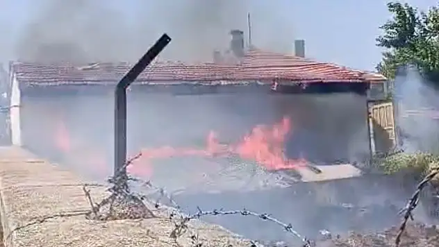 Kulu'da samanlık yangını itfaiye tarafından söndürüldü
