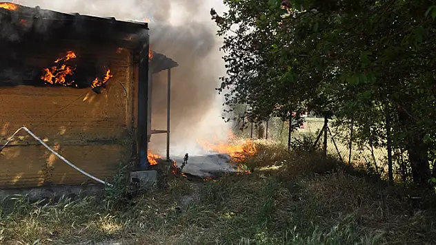 Kümes alev alev yandı: 20 bin adet canlı civciv telef oldu
