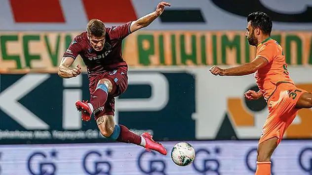 Kupa finalistleri Süper Lig'de puanları paylaştı