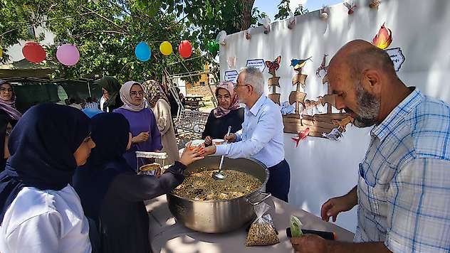 Kur'an Kursu'nda damaklar aşure ile tatlandı