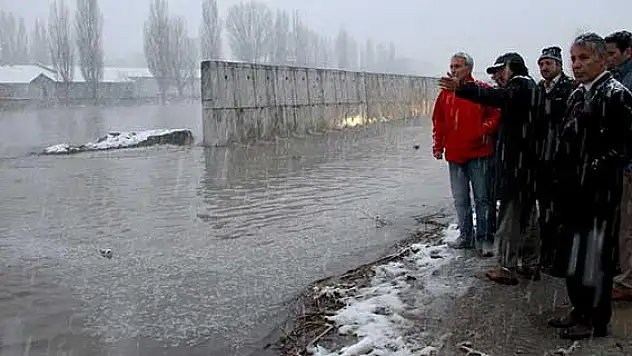 Kura Nehri'ndeki taşkın