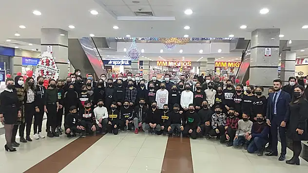 Kurak toprakların yetenekli gençlerinden anlamlı sergi 