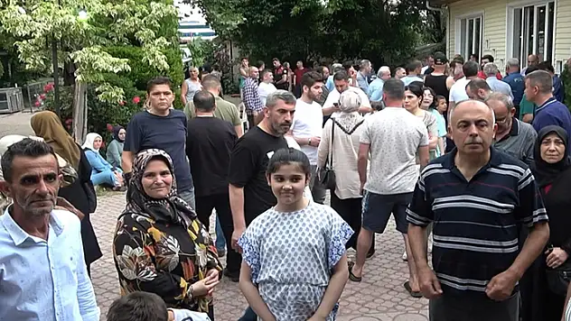 Kurbanlık danaya girdiler, sosis teslim edilince isyan çıkardılar...