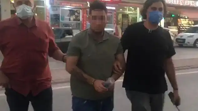 Kurduğu internet sitesi Konya'da genç kızları iş vaadiyle dolandıran şüpheli yakalandı
