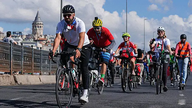 Küresel Sumud Filosu'na destek için İstanbul'da pedallar çevrildi