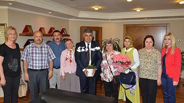 Kursiyer Hanımlardan Özgüven'e Teşekkür Ziyareti