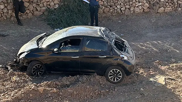 Kurtalan'da otomobil şarampole yuvarlandı: 1 yaralı