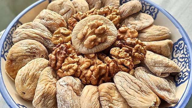 Kuru incirin arasına ceviz koyup yiyin, bakın neler oluyor neler…
