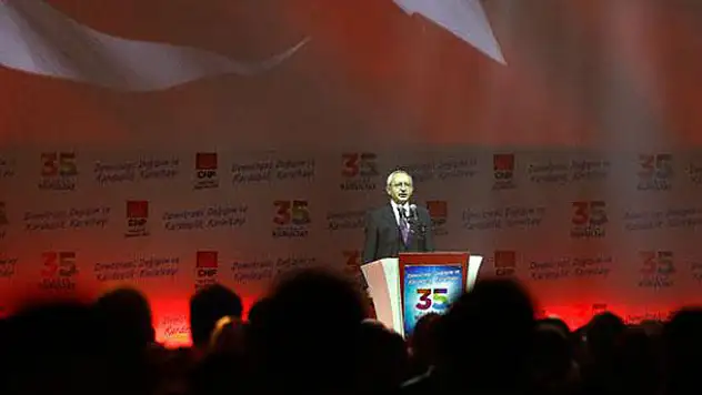 Kurultay'da 990 oy alan Kılıçdaroğlu yeniden başkan seçildi