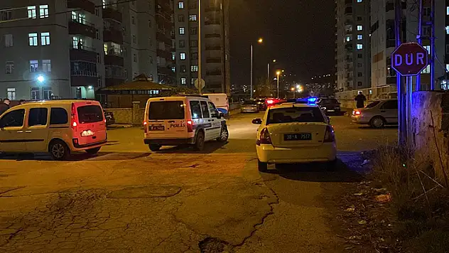 Kurusıkı tabanca ile oynayan 2 çocuk yaralandı
