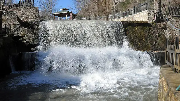 Kuruyan Akşehir Gölü'ne su gelmeye başladı
