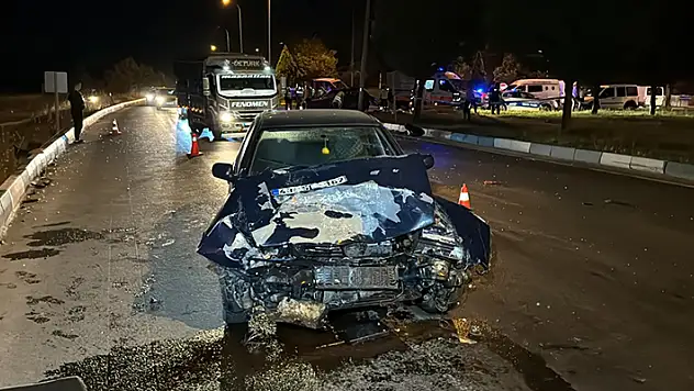 Kütahya'da trafik kazasında 2 kişi öldü, 3 kişi yaralandı
