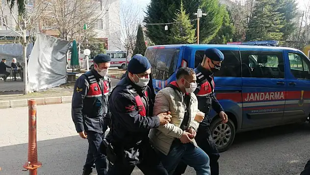 Kütahya'da vatandaşları dolandıran 'sahte jandarma' Konya'da yakalandı